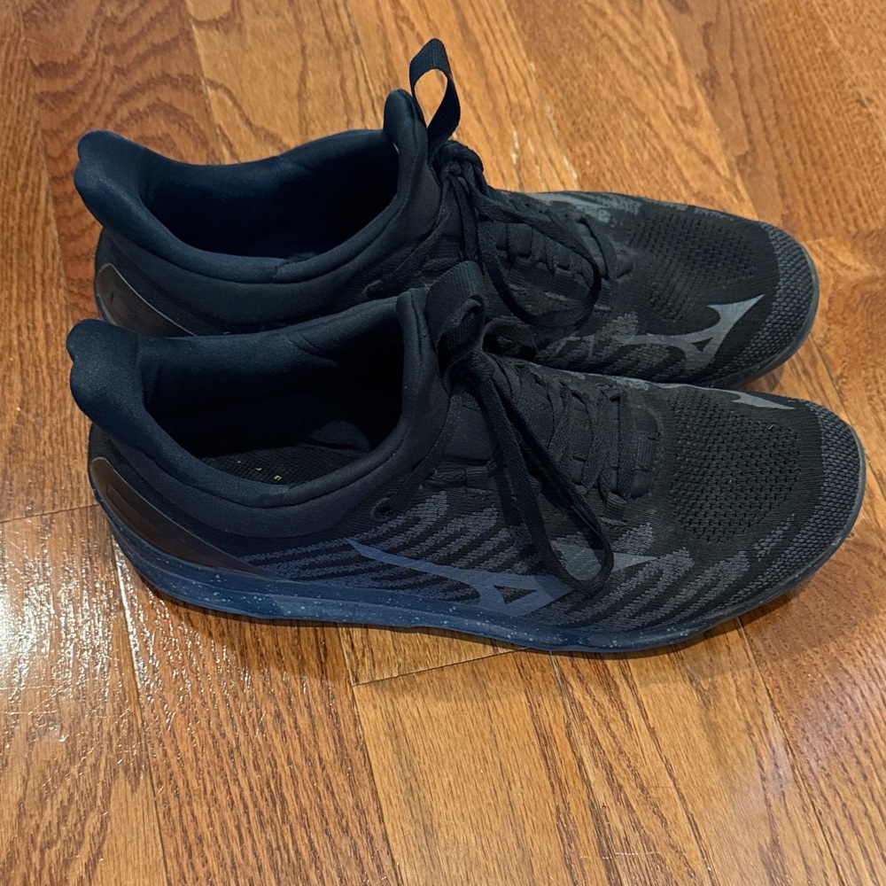 Mizuno Black and Gray Running Shoes